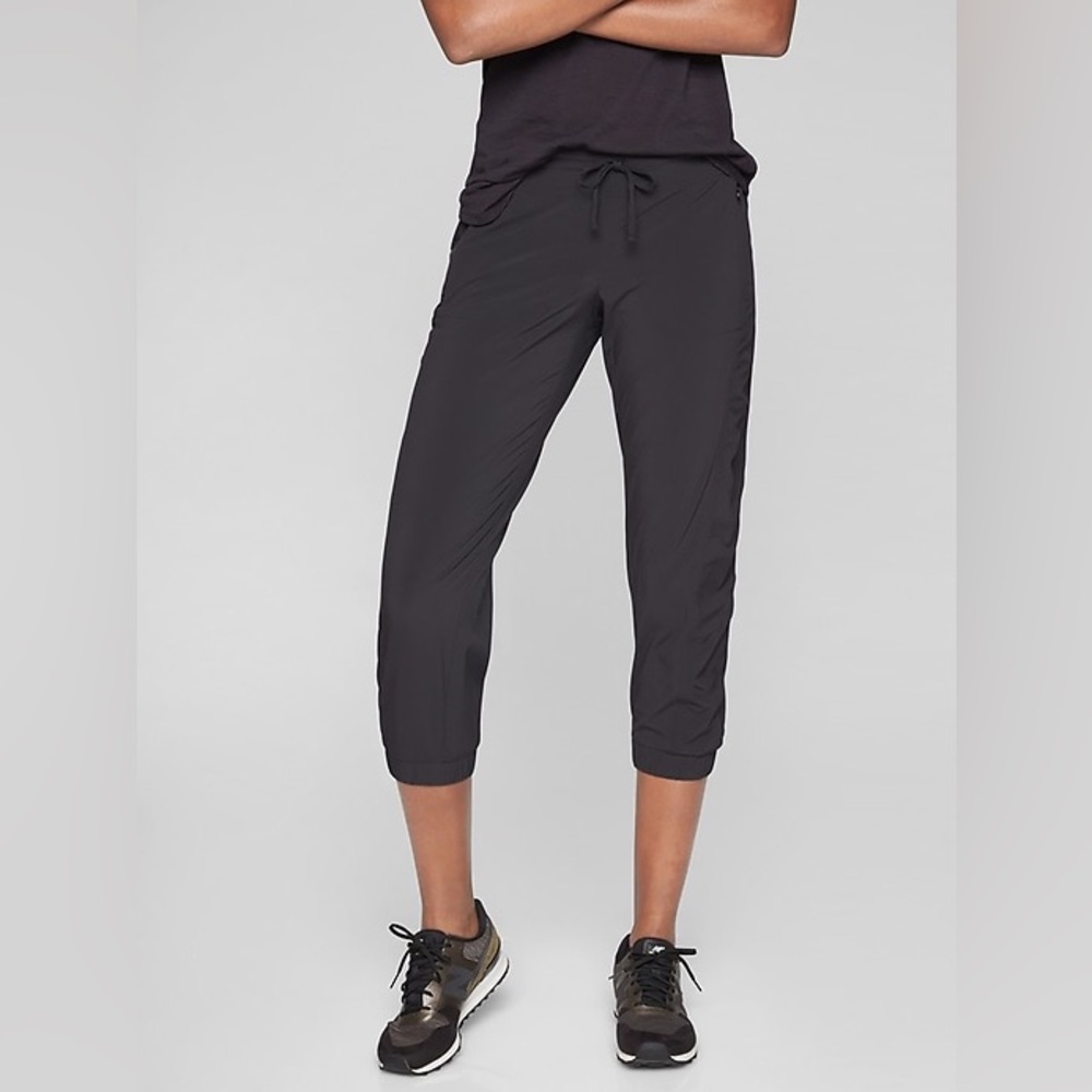 Athleta La Viva Capri Mid Rise Straight Leg Crop Athletic Pants Black Size 6 15”